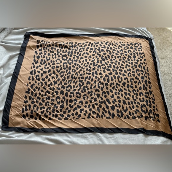 kate spade Leopard Print Silk Scarf in Tan and Black NWT - Picture 3 of 7